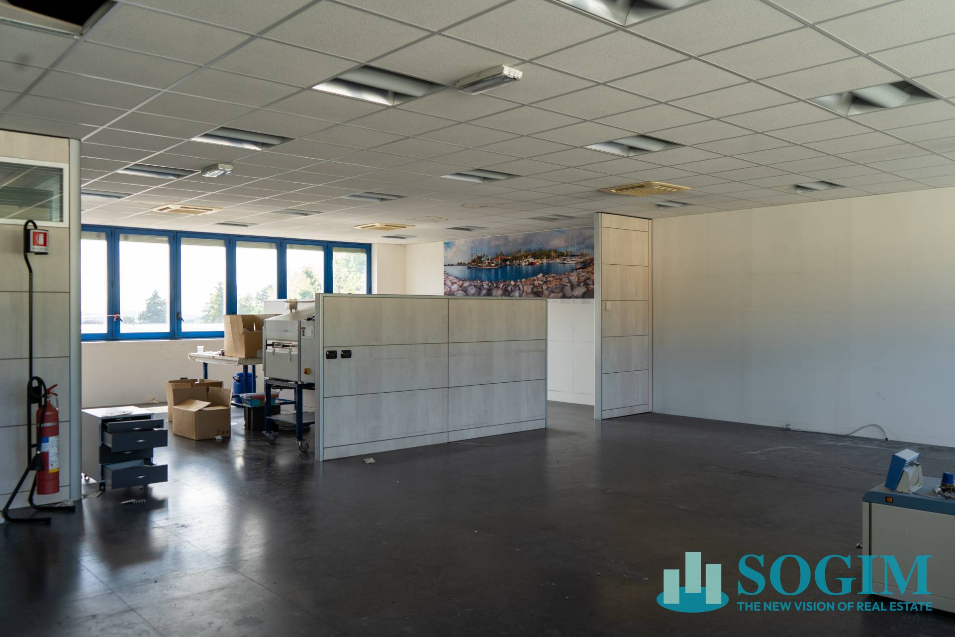 Capannone + Palazzina Uffici in vendita a Albese con Cassano