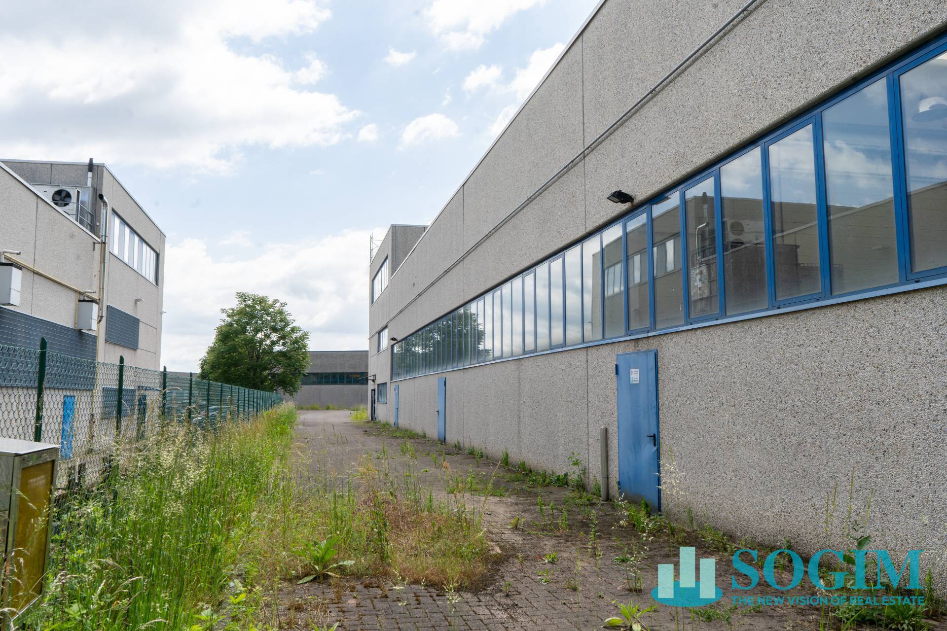 Capannone + Palazzina Uffici in vendita a Albese con Cassano