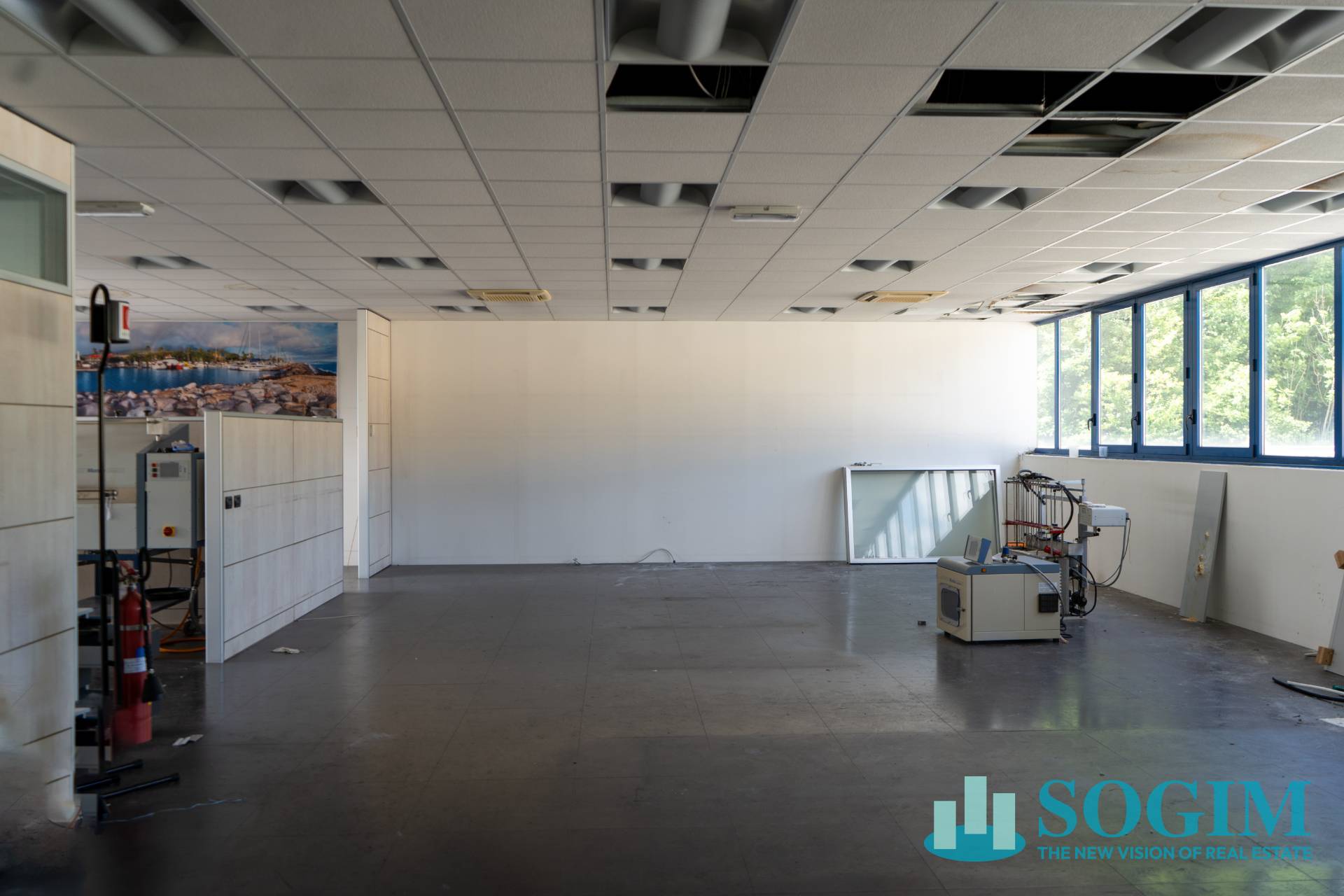 Capannone + Palazzina Uffici in vendita a Albese con Cassano