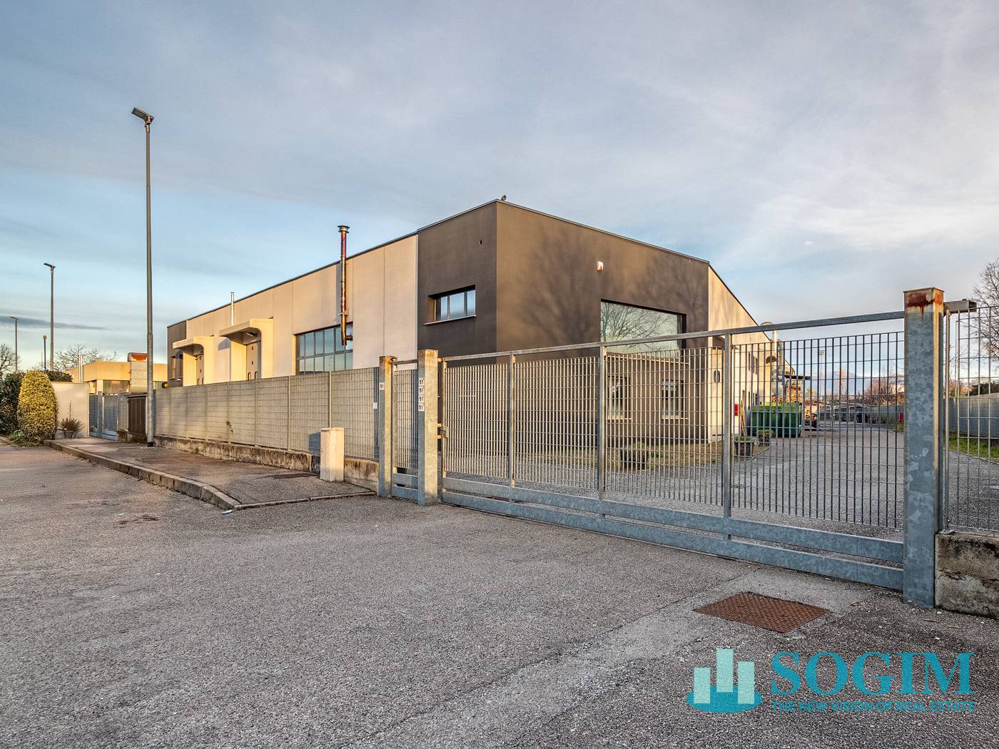 Capannone in affitto a Mariano Comense