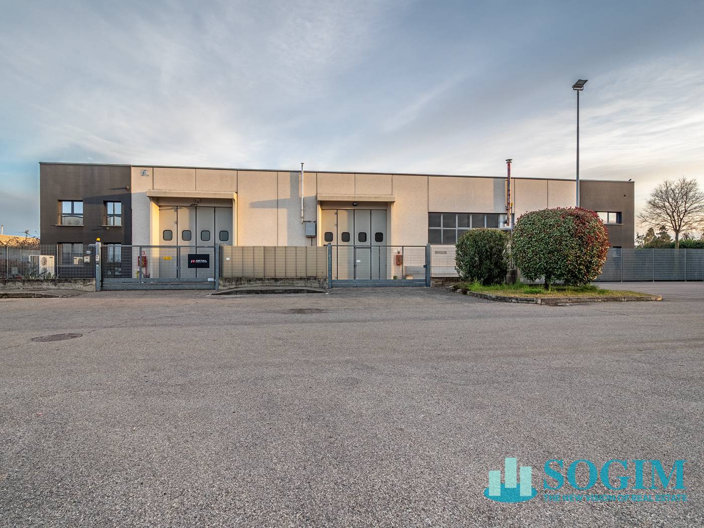 Capannone in affitto a Mariano Comense