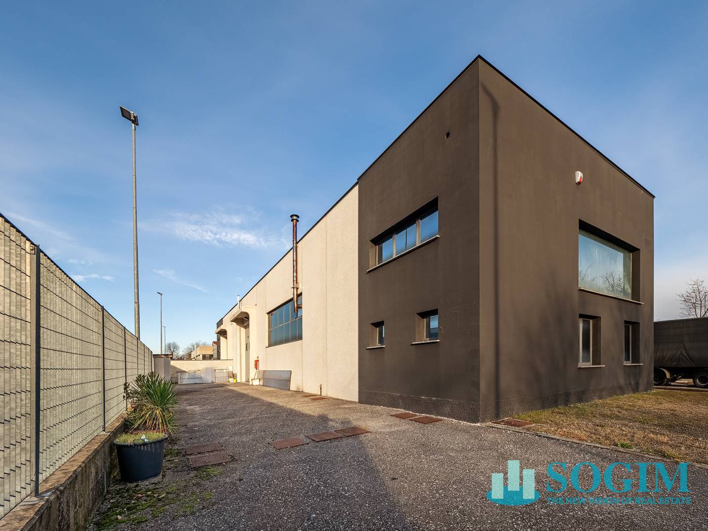 Capannone in affitto a Mariano Comense