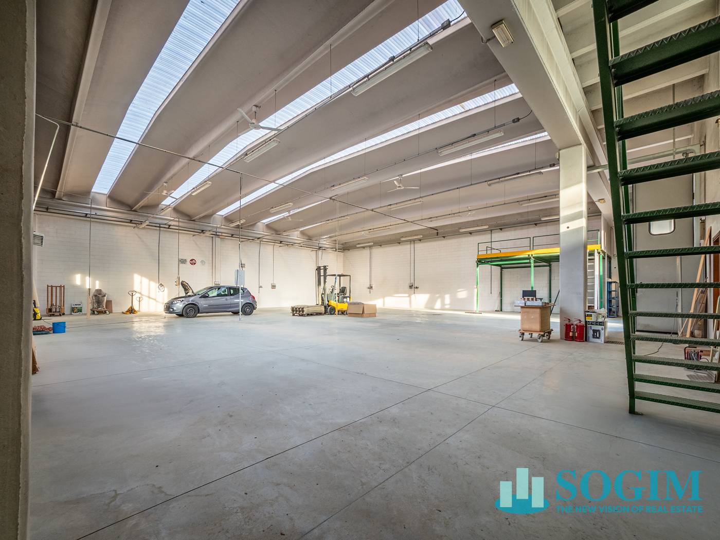 Capannone in affitto a Mariano Comense