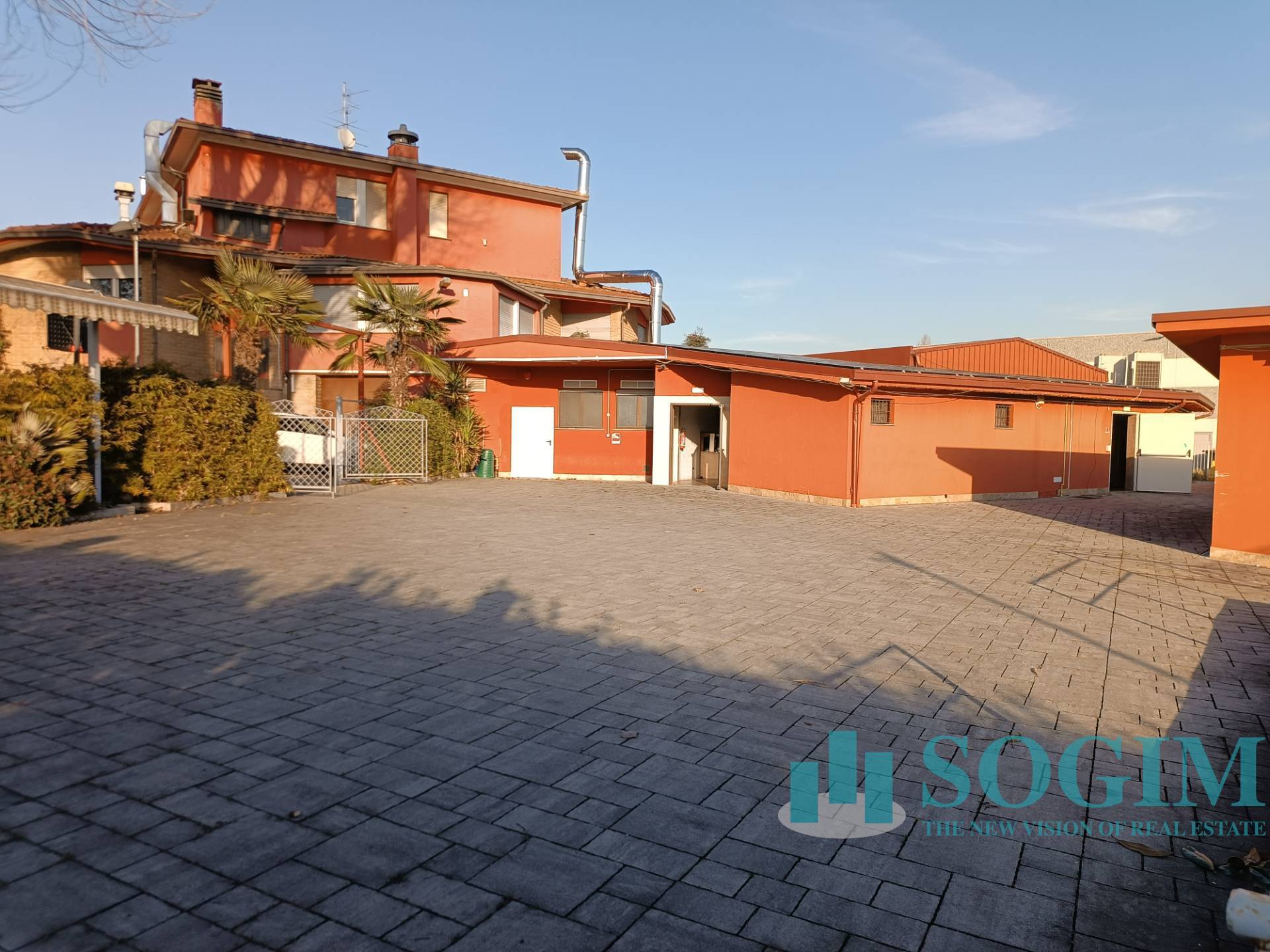 Attivit commerciale in affitto a Lurate Caccivio