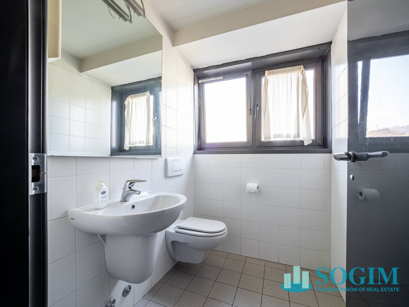 Capannone + Palazzina Uffici in vendita a Como