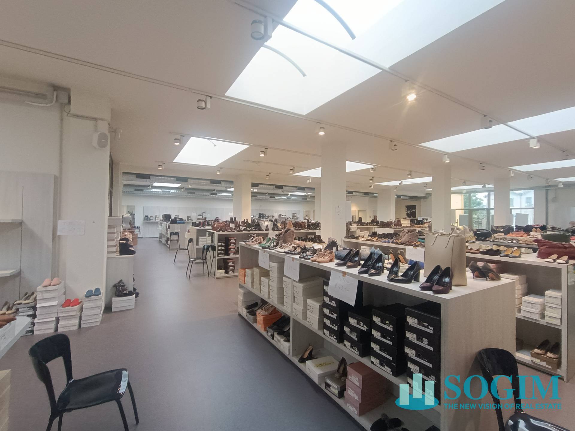 Immobile commerciale in vendita a Cirimido