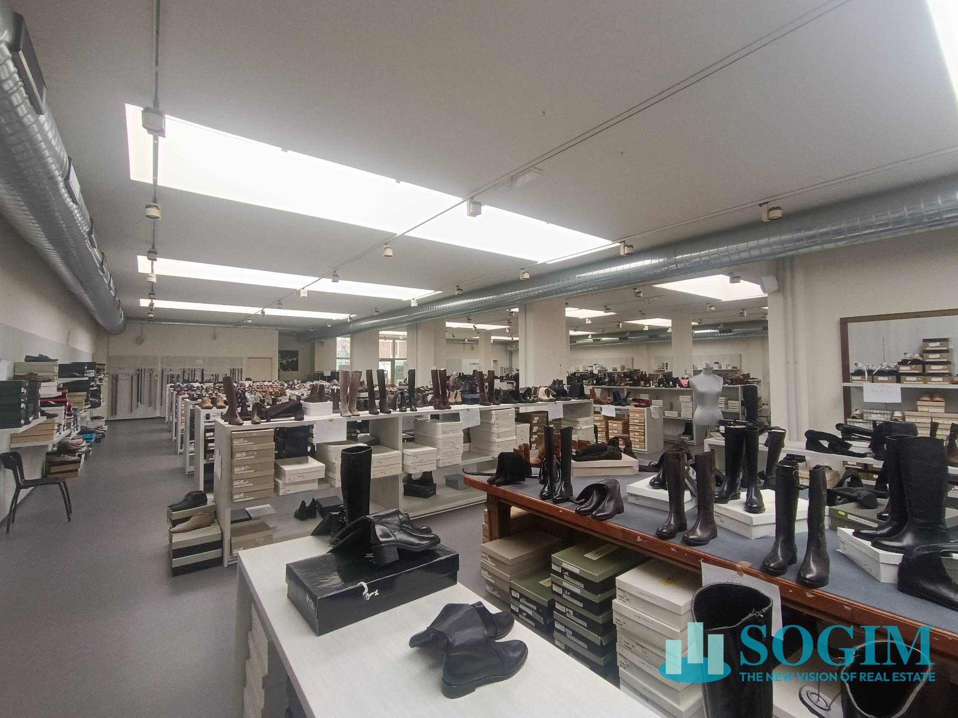 Immobile commerciale in vendita a Cirimido