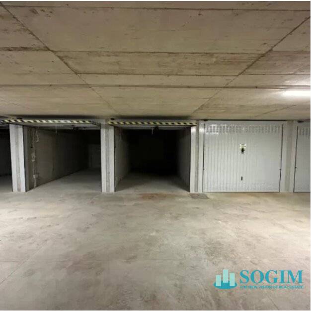 Box o garage in vendita a Mariano Comense