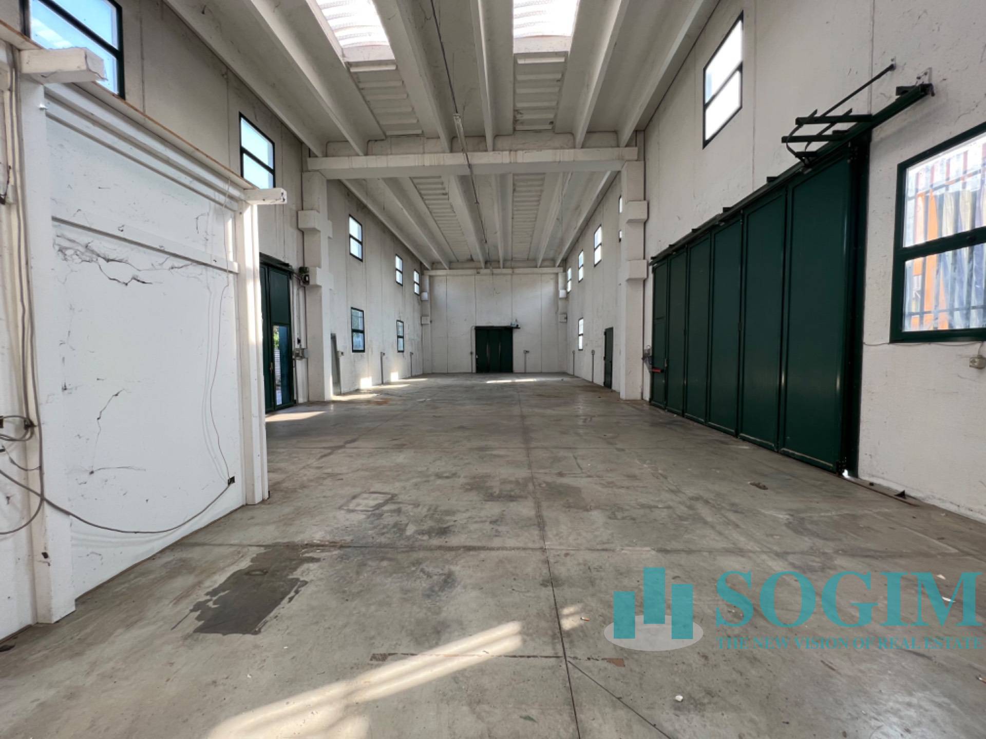 Capannone in affitto a Mariano Comense