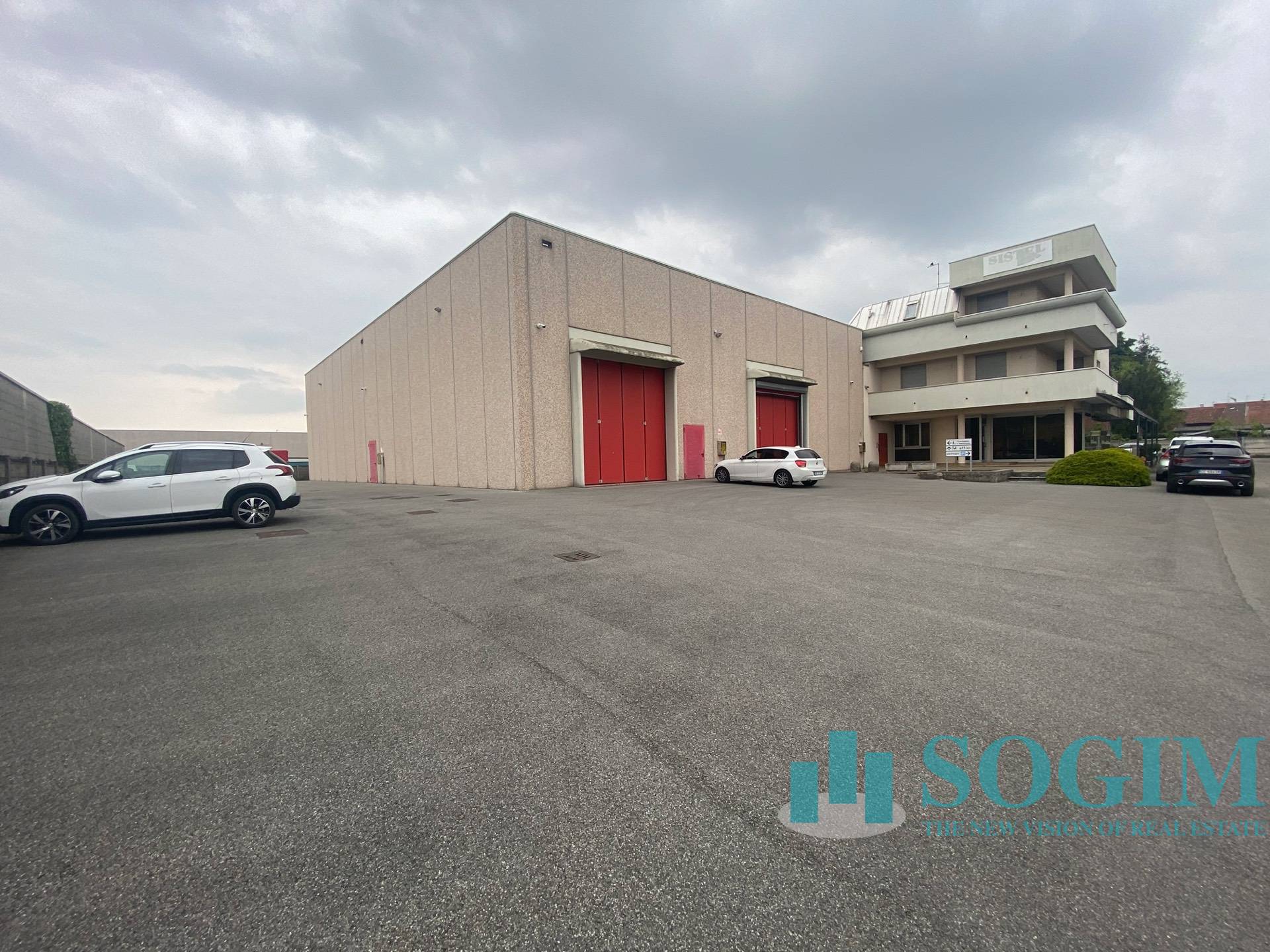 Capannone in affitto a Giussano, Paina