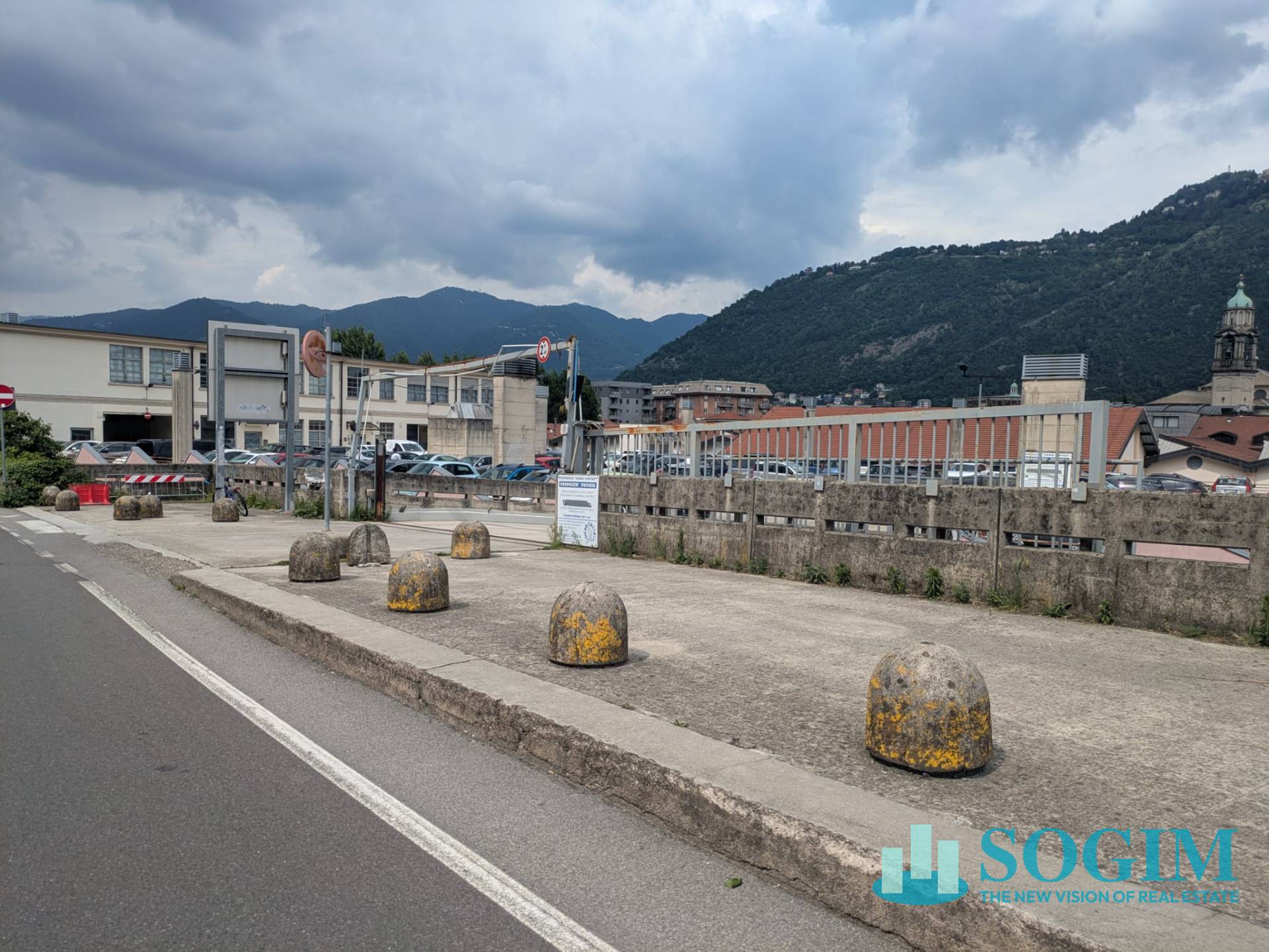 Posto auto scoperto in vendita a Como