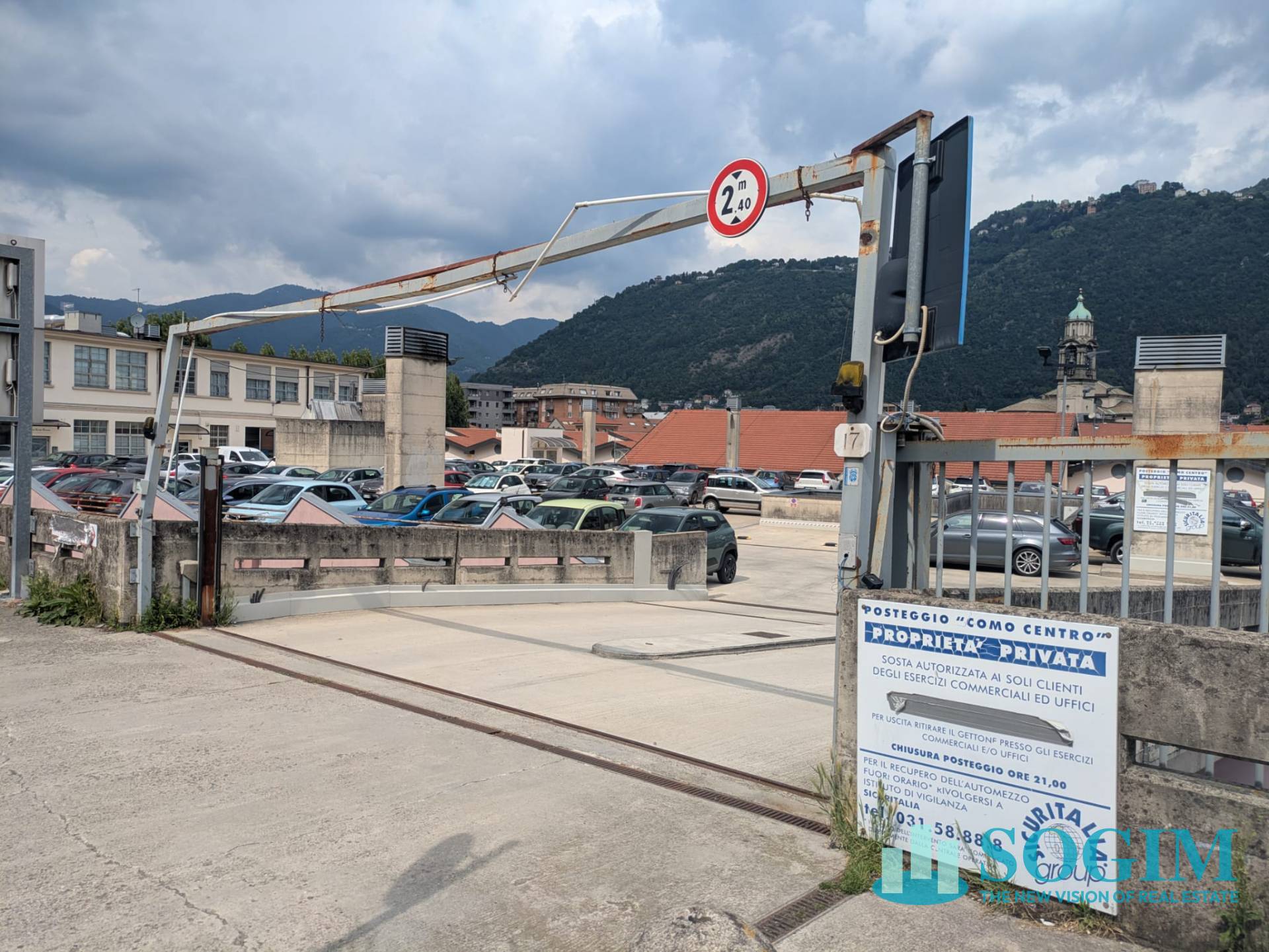 Posto auto scoperto in vendita a Como
