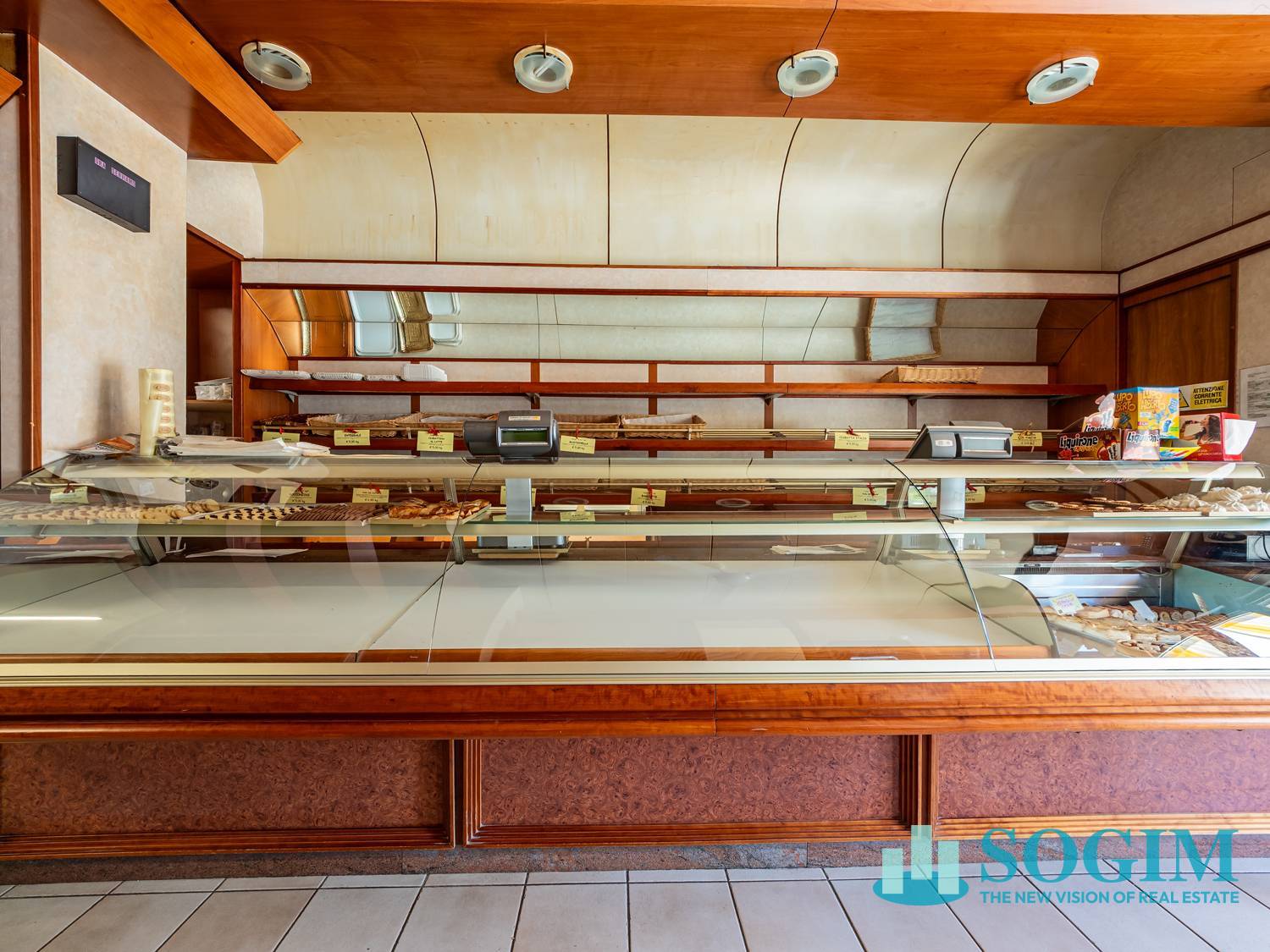Immobile commerciale in vendita a Montano Lucino