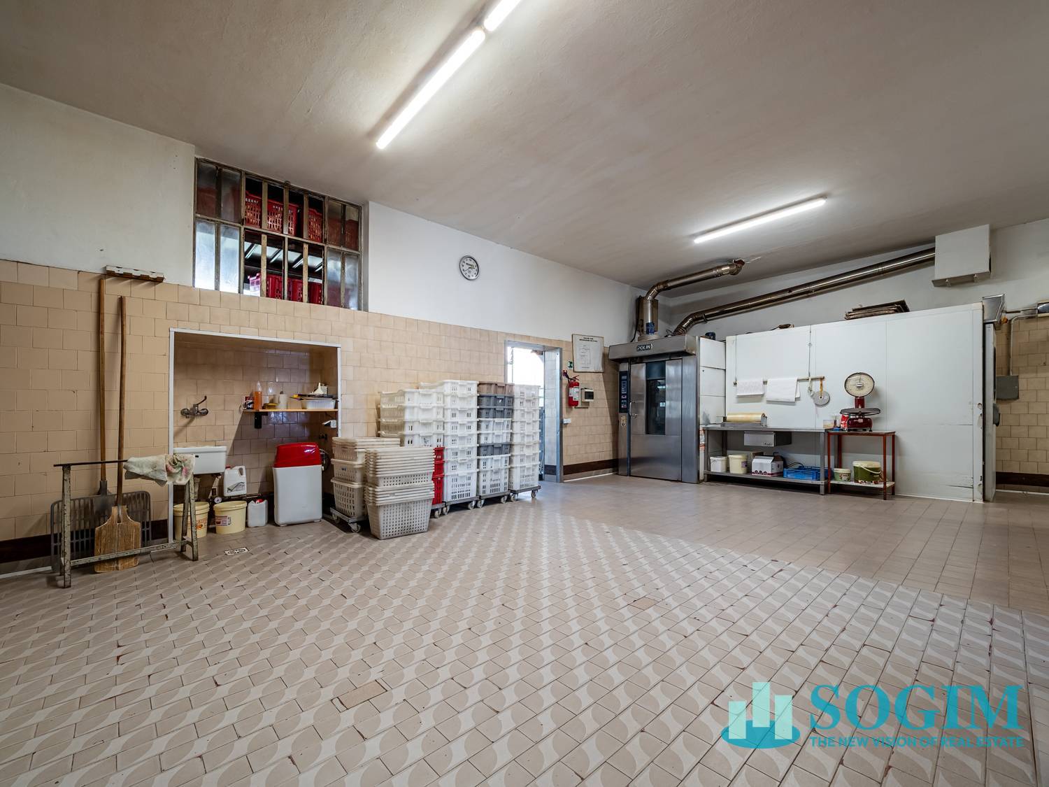 Immobile commerciale in vendita a Montano Lucino