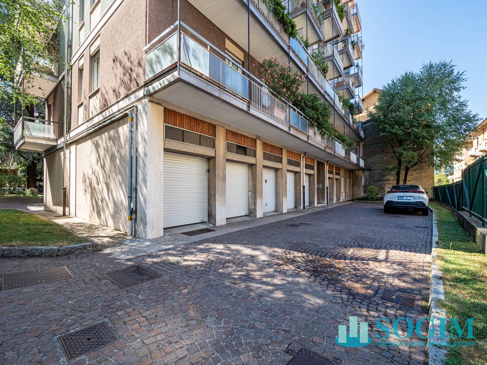 Box o garage in vendita a Como