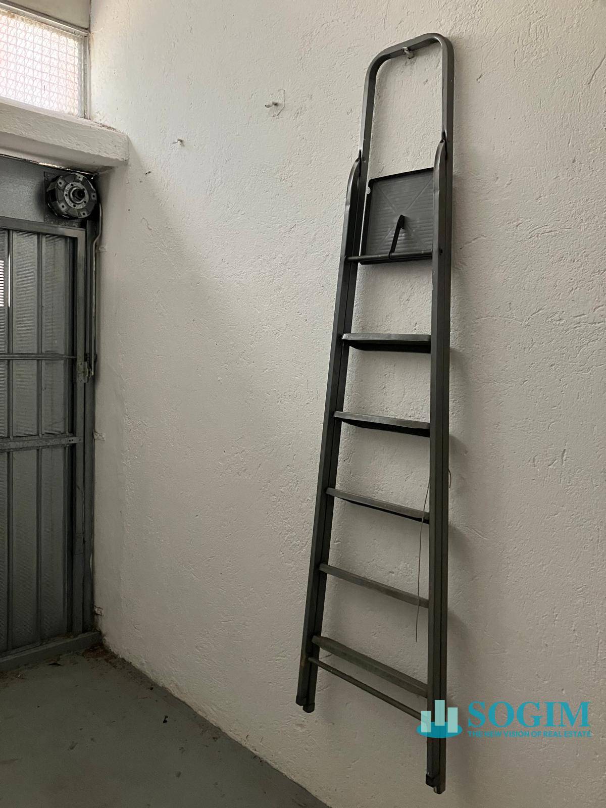 Box o garage in vendita a Como