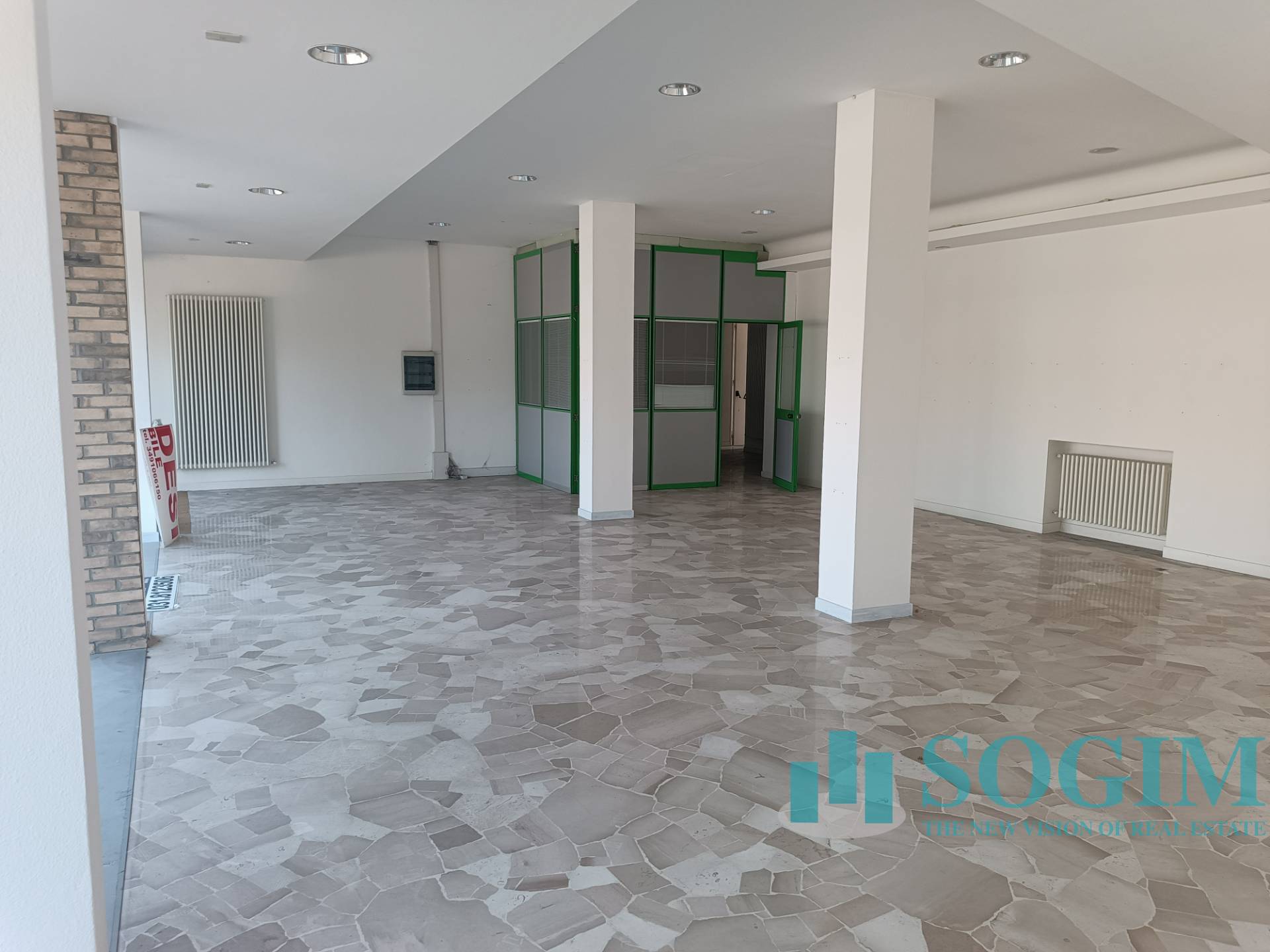 Immobile commerciale in vendita a Mozzate