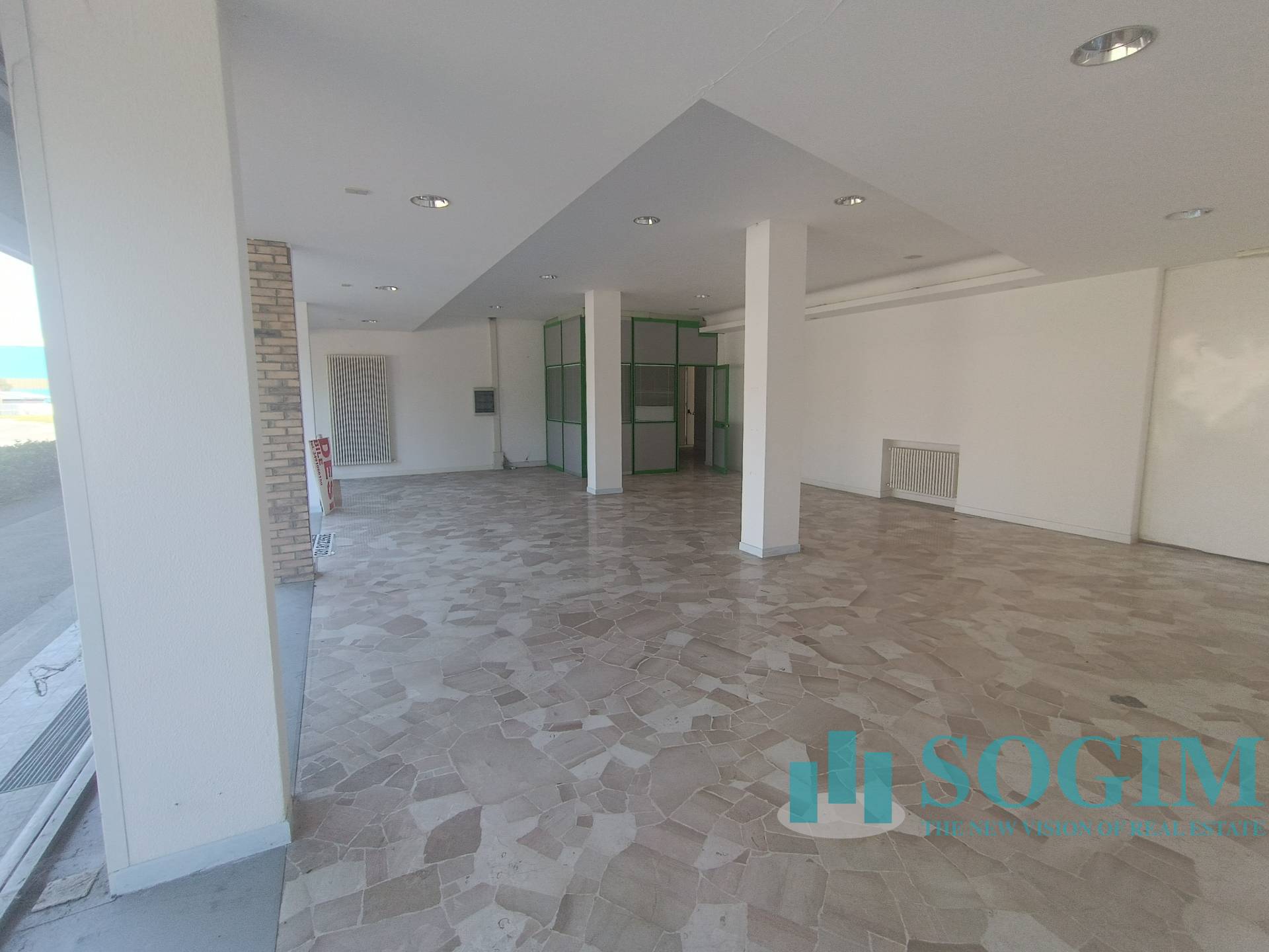 Immobile commerciale in vendita a Mozzate