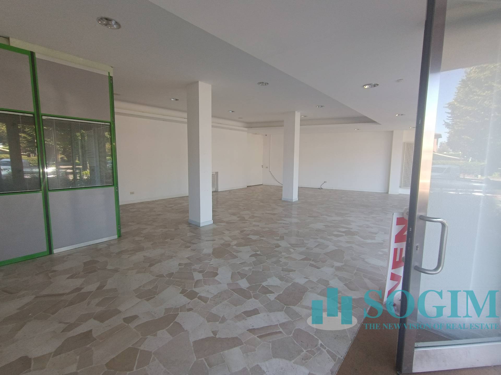 Immobile commerciale in vendita a Mozzate