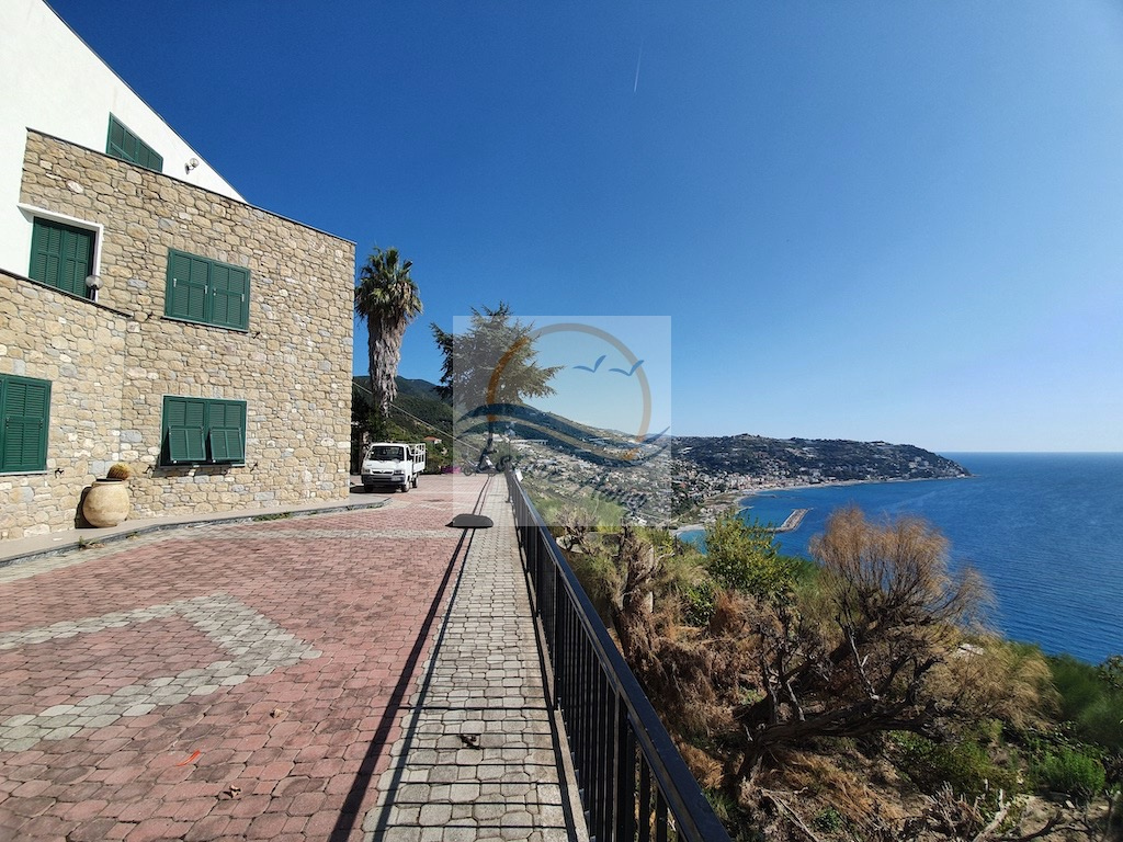 Villa in vendita a Bordighera