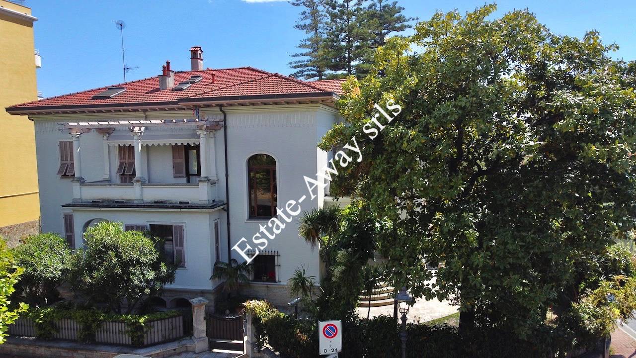 Villa in vendita a Bordighera
