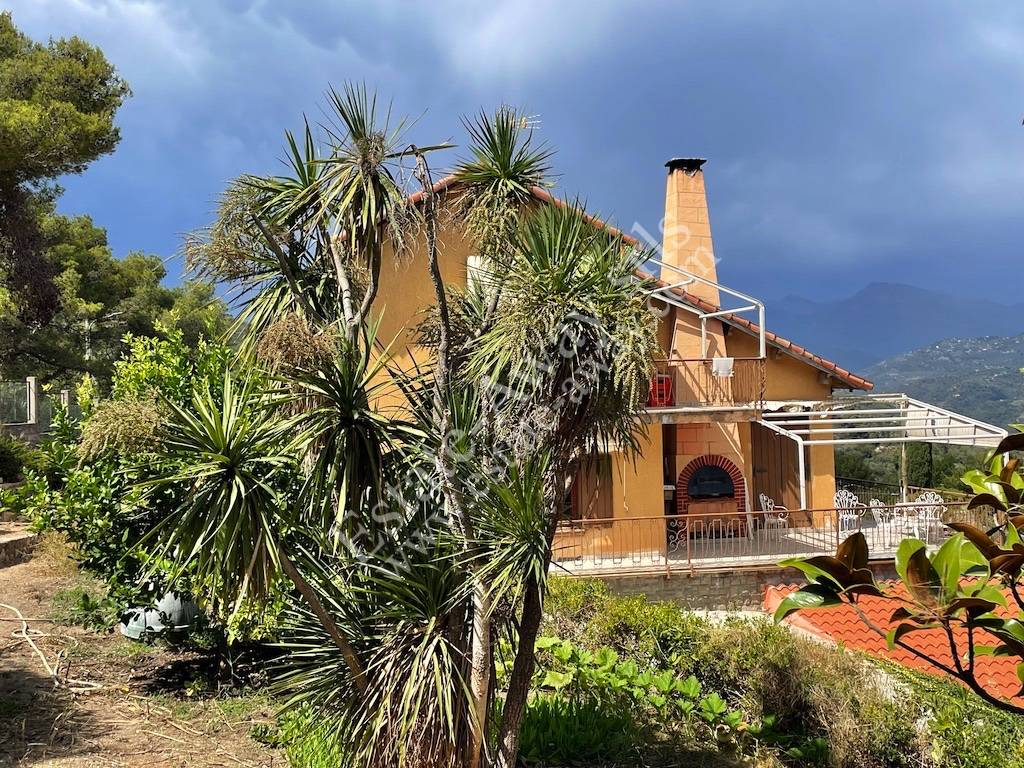 Casa Semindipendente in vendita a Camporosso, Ciaixe