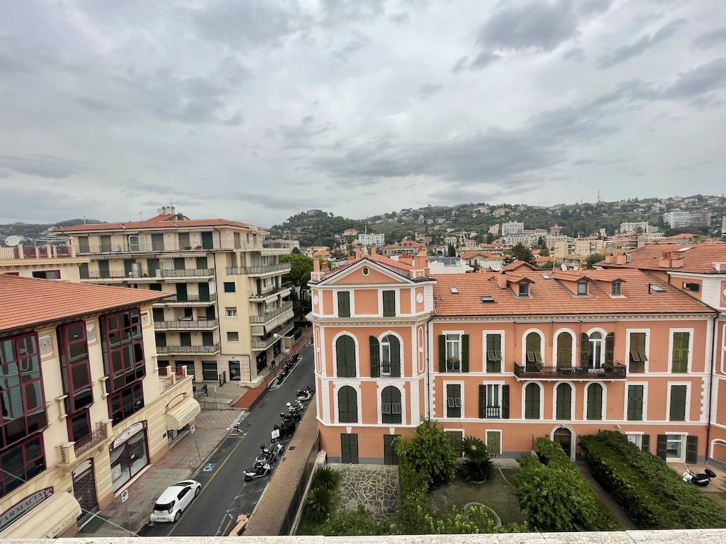 Locale commerciale in vendita a Bordighera