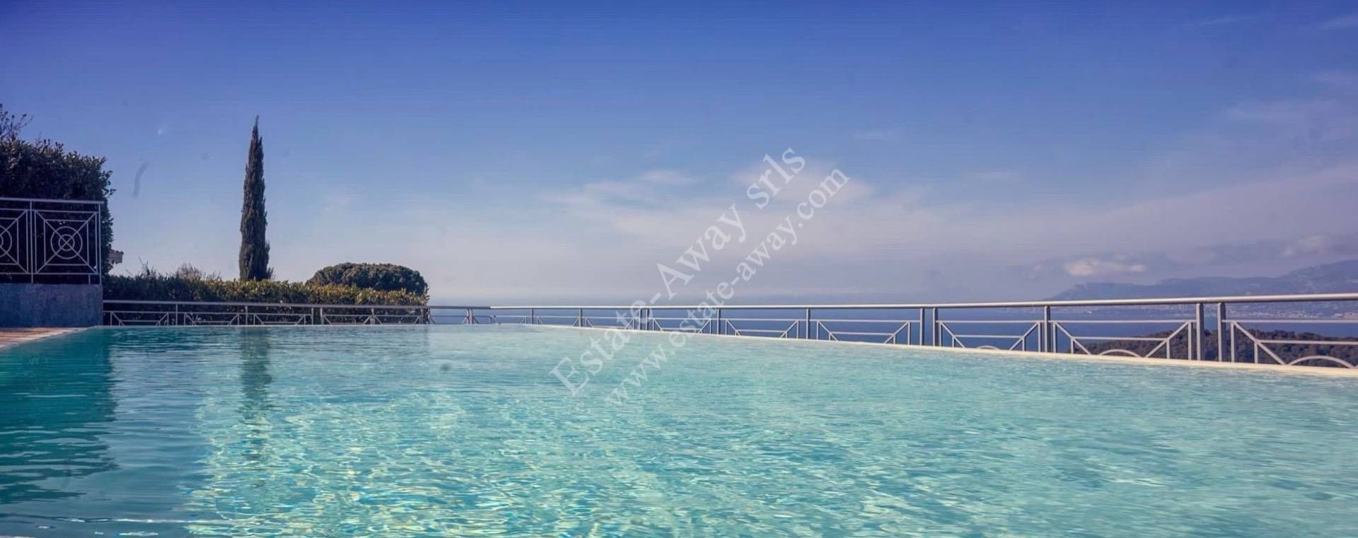 Villa in vendita a Bordighera