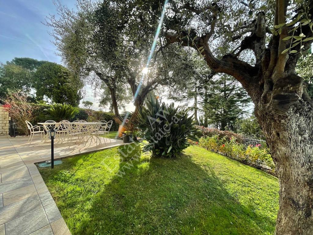 Villa in vendita a Bordighera