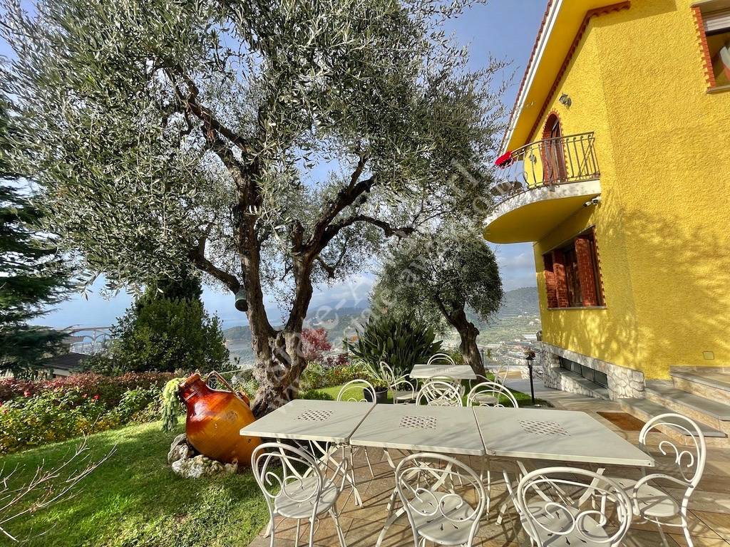 Villa in vendita a Bordighera