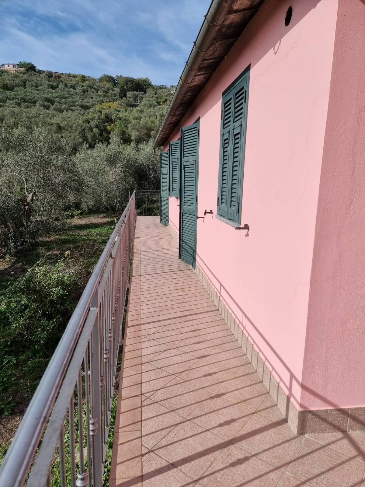 Casa singola in vendita a Imperia