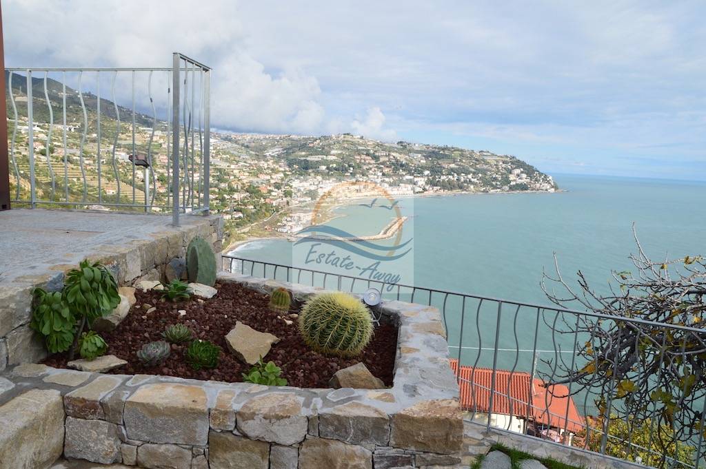 Villa in vendita a Bordighera