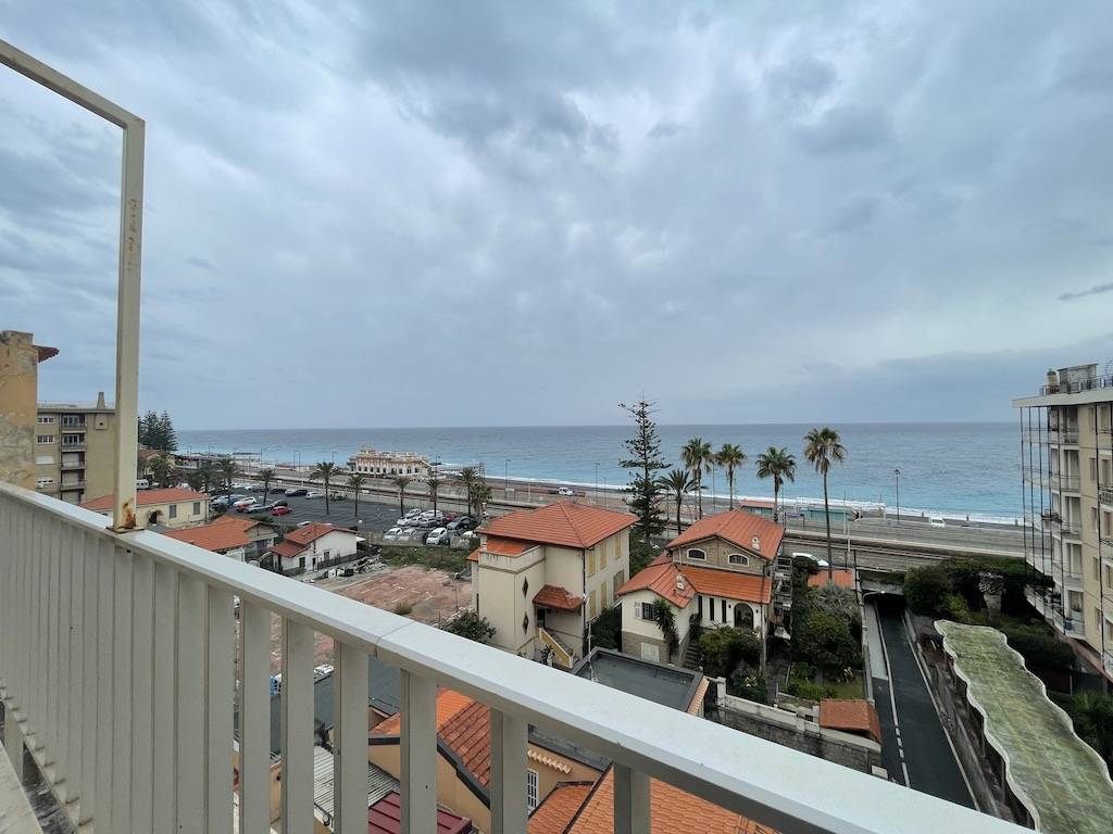 Locale commerciale in vendita a Bordighera