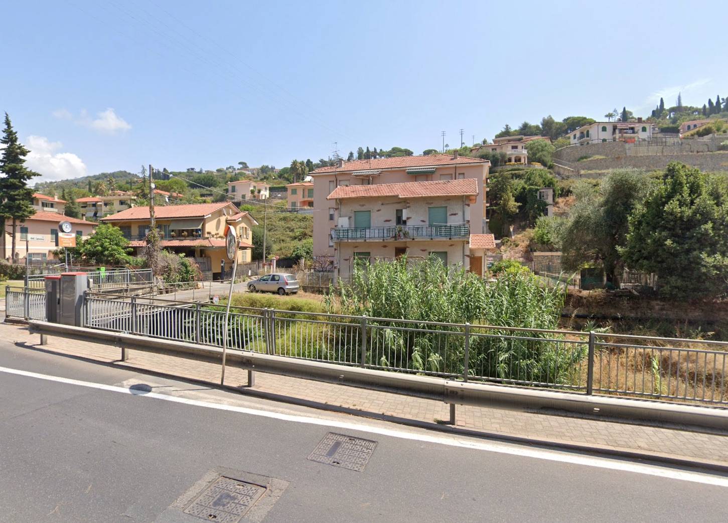 Box o garage in vendita a Bordighera