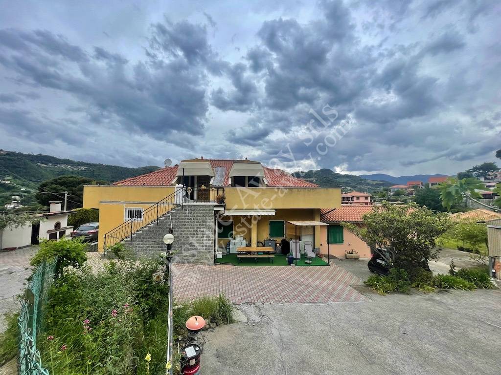 Appartamento in vendita a Camporosso