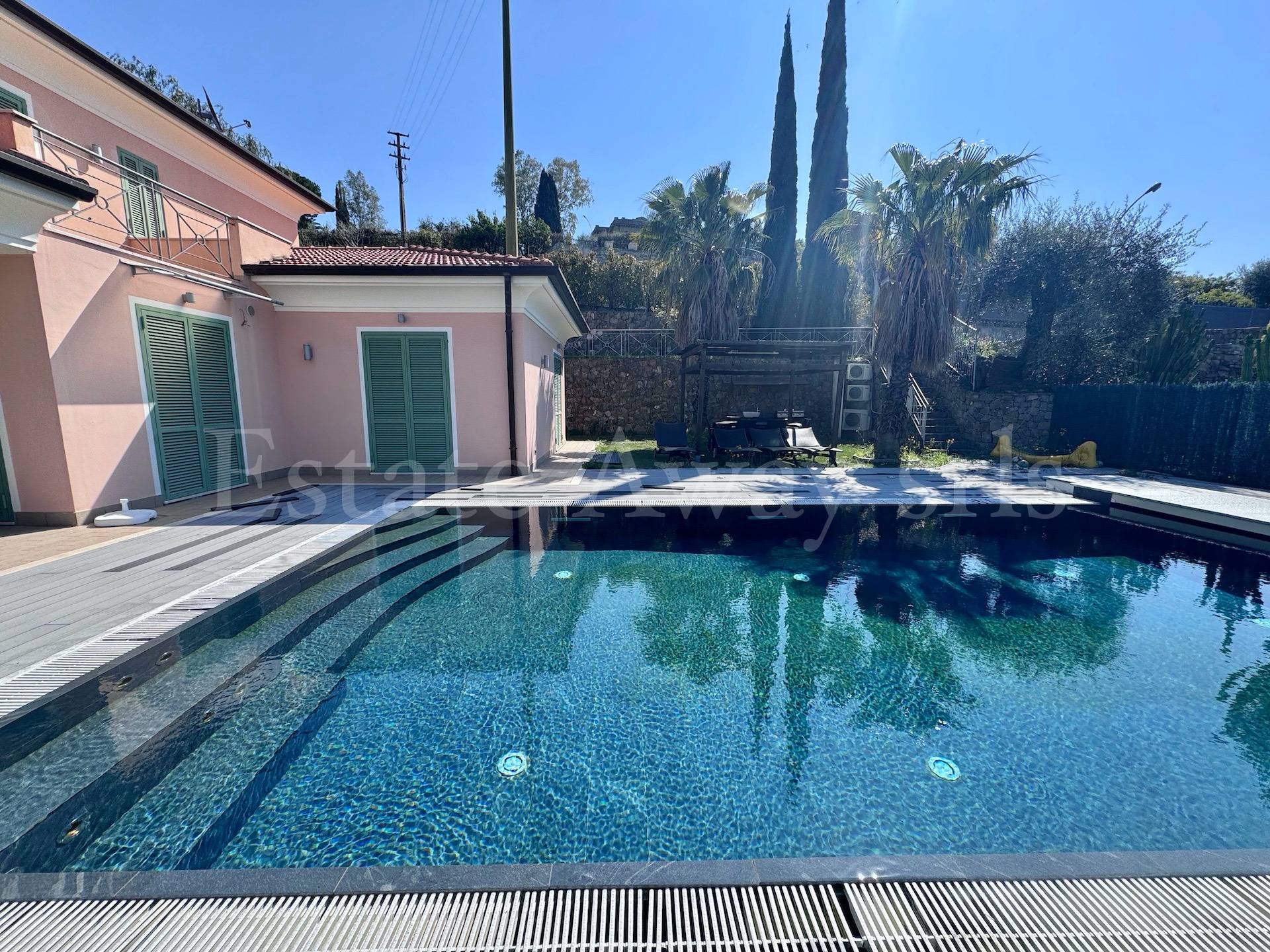 Villa in vendita a Bordighera