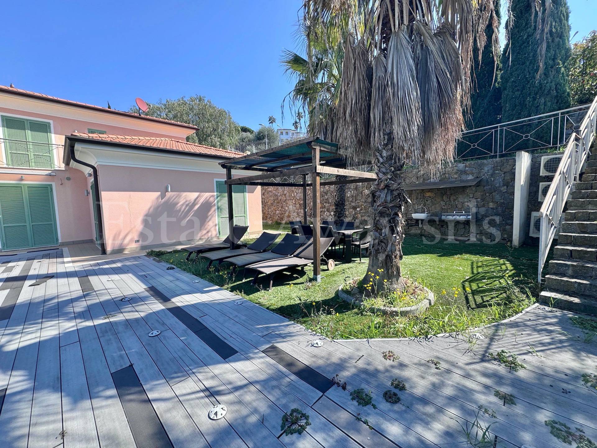 Villa in vendita a Bordighera