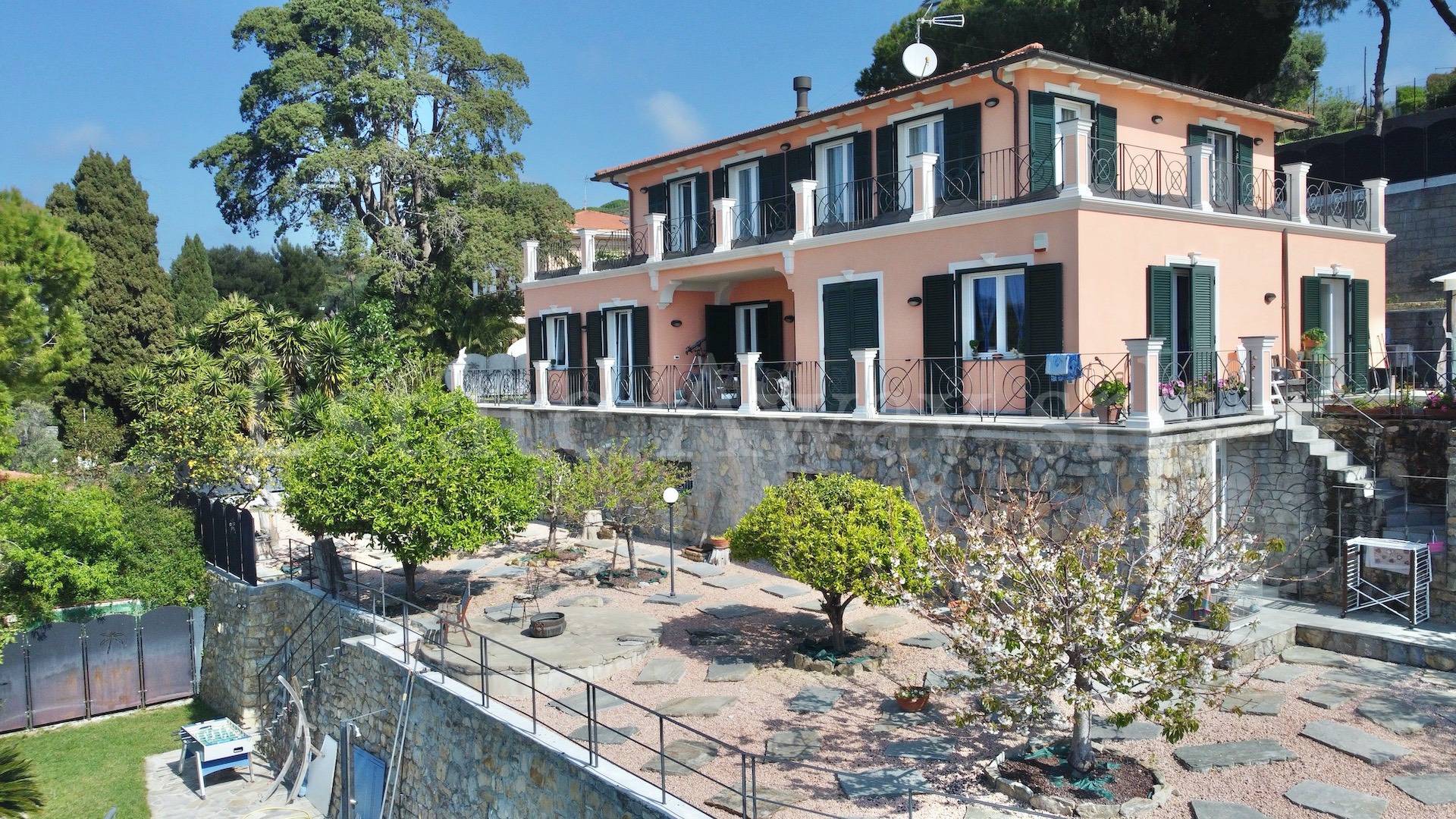 Villa in vendita a Bordighera