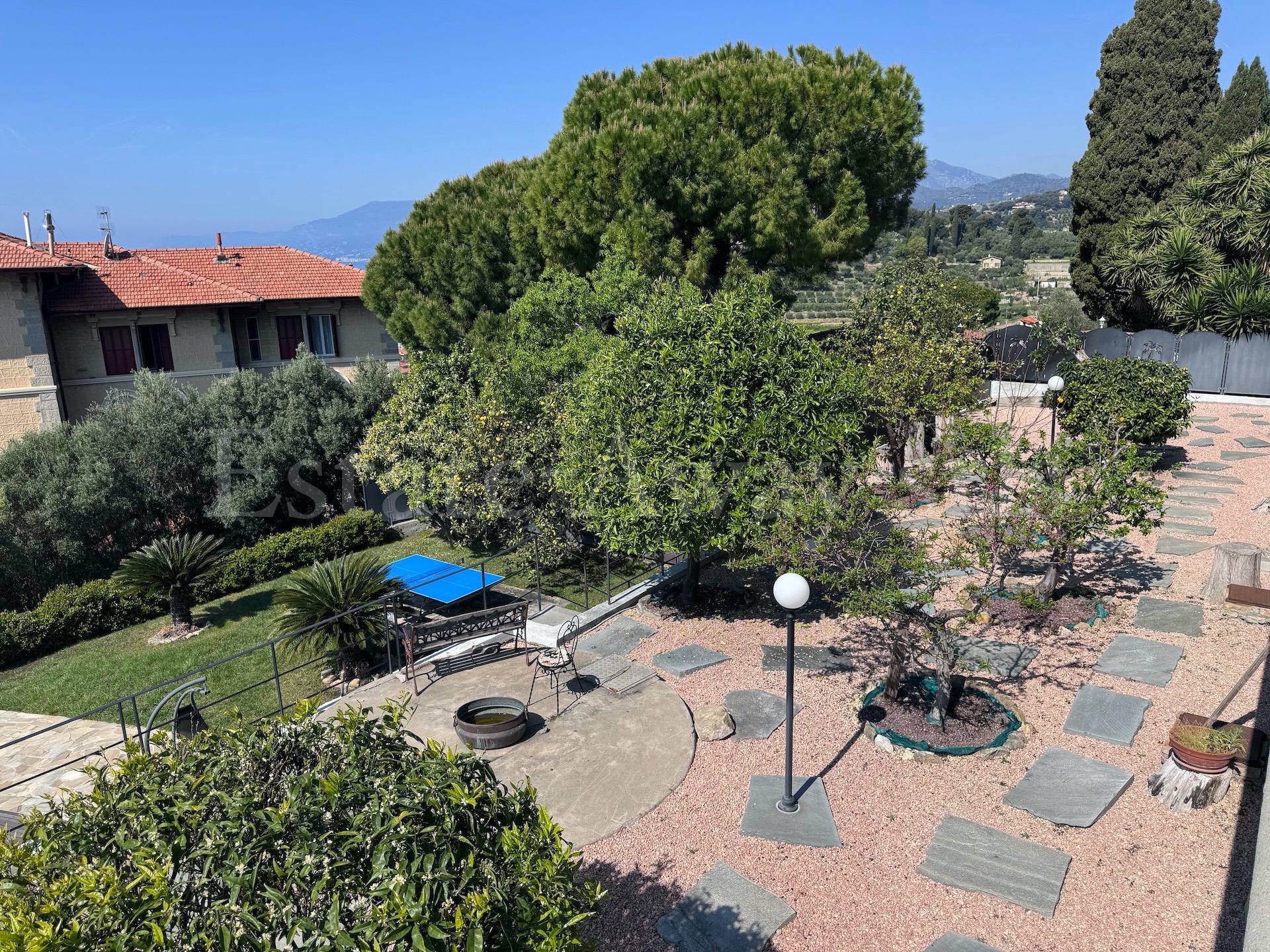 Villa in vendita a Bordighera