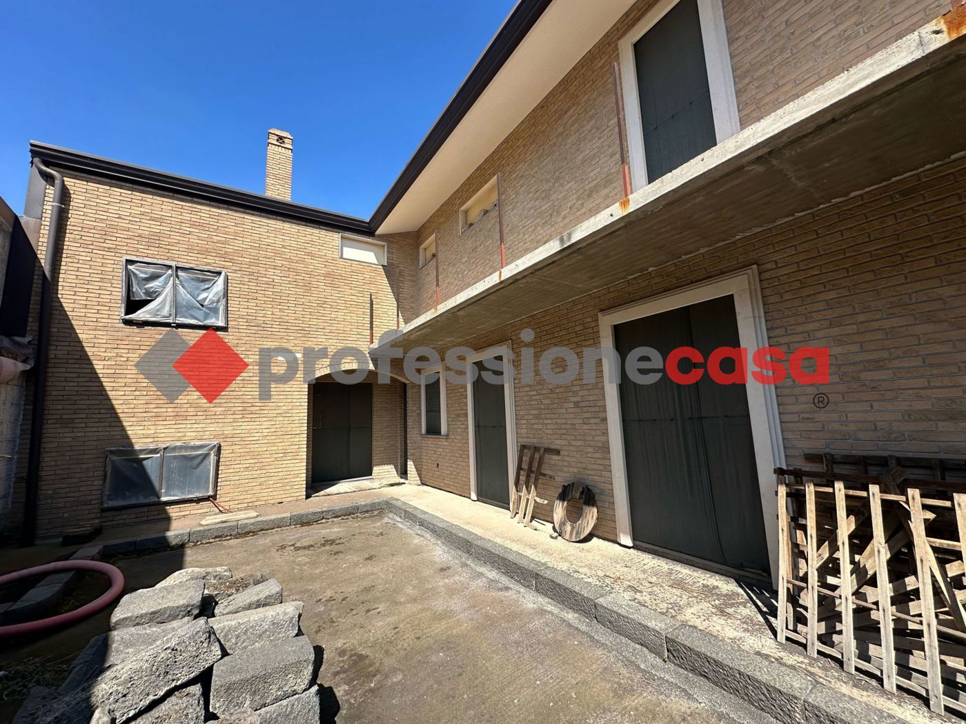 Stabile/Palazzo in vendita a Belpasso