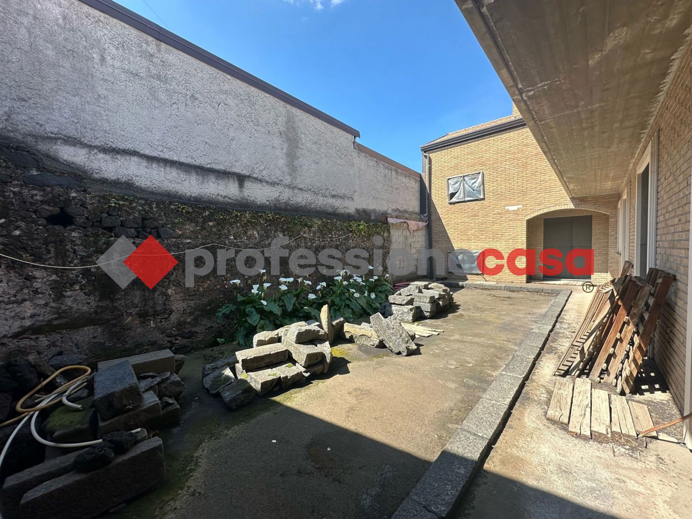 Stabile/Palazzo in vendita a Belpasso