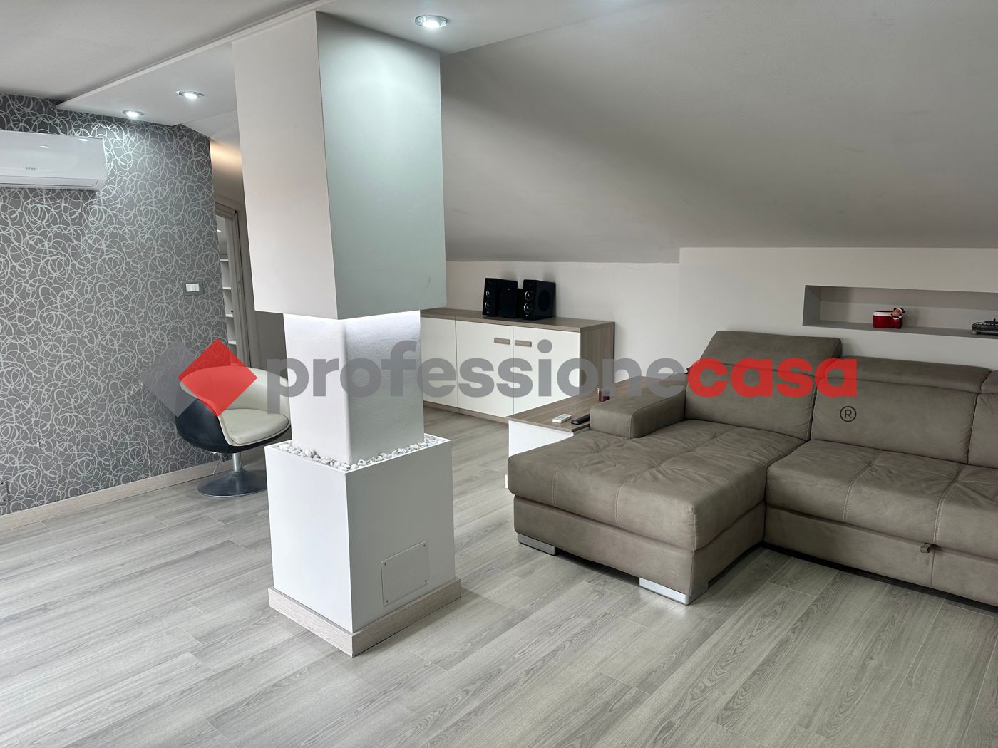 Attico arredato in affitto a Catania