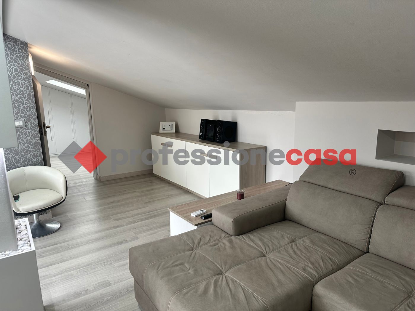 Attico arredato in affitto a Catania