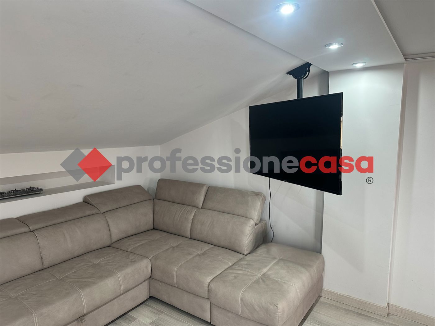 Attico arredato in affitto a Catania