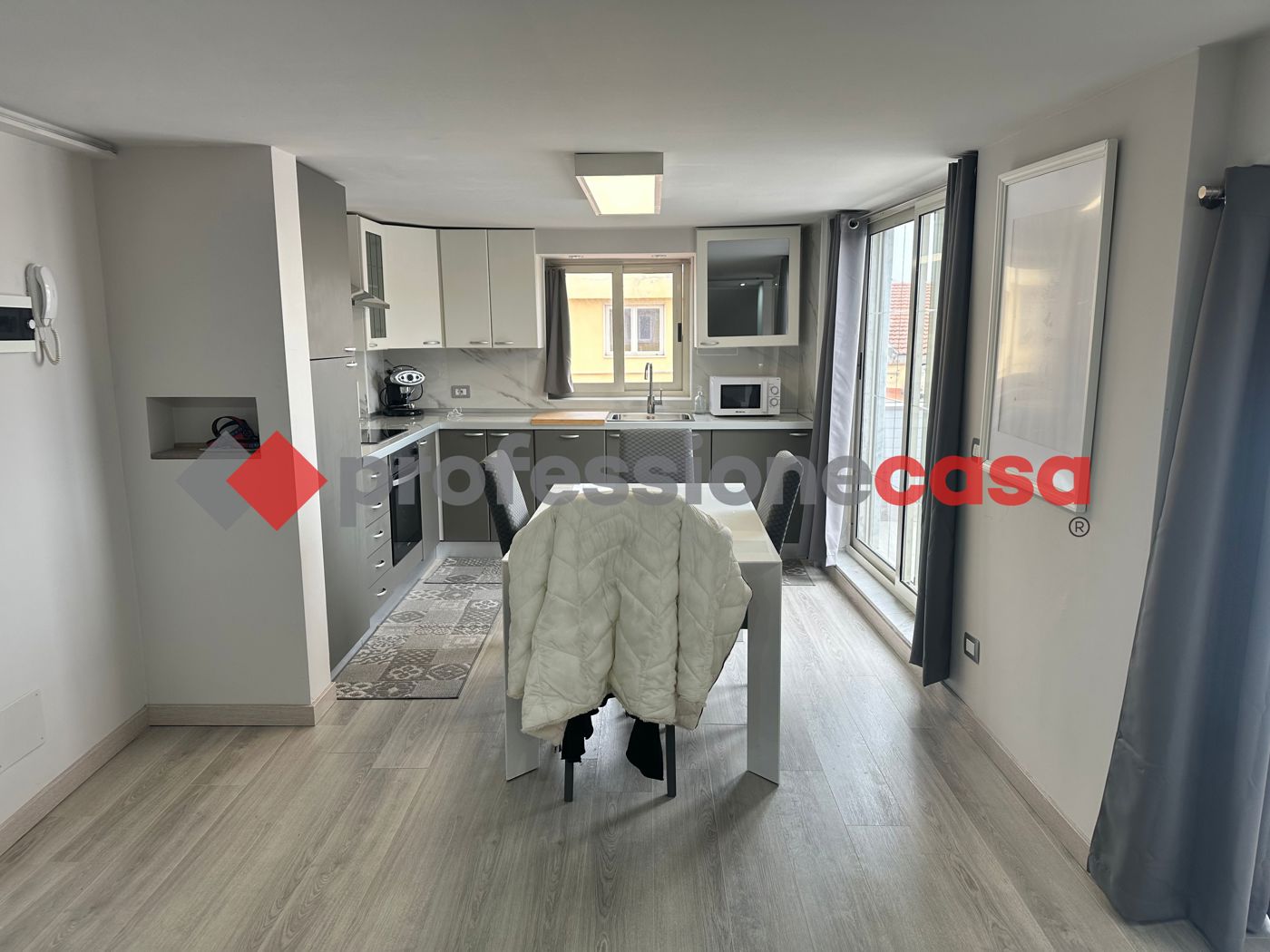 Attico arredato in affitto a Catania