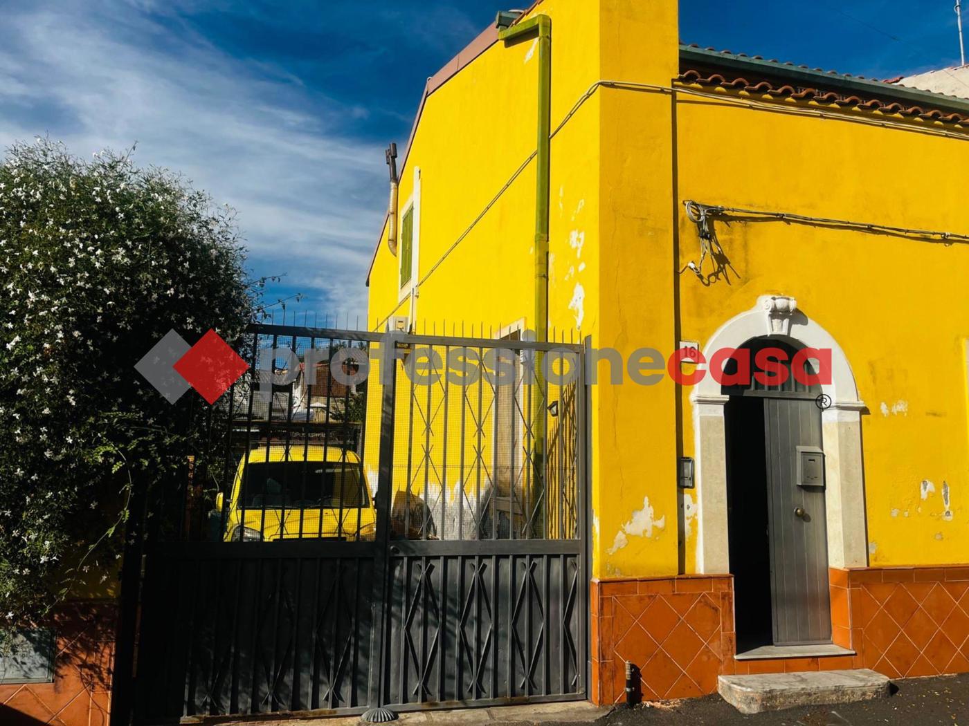 Casa indipendente con giardino a Catania