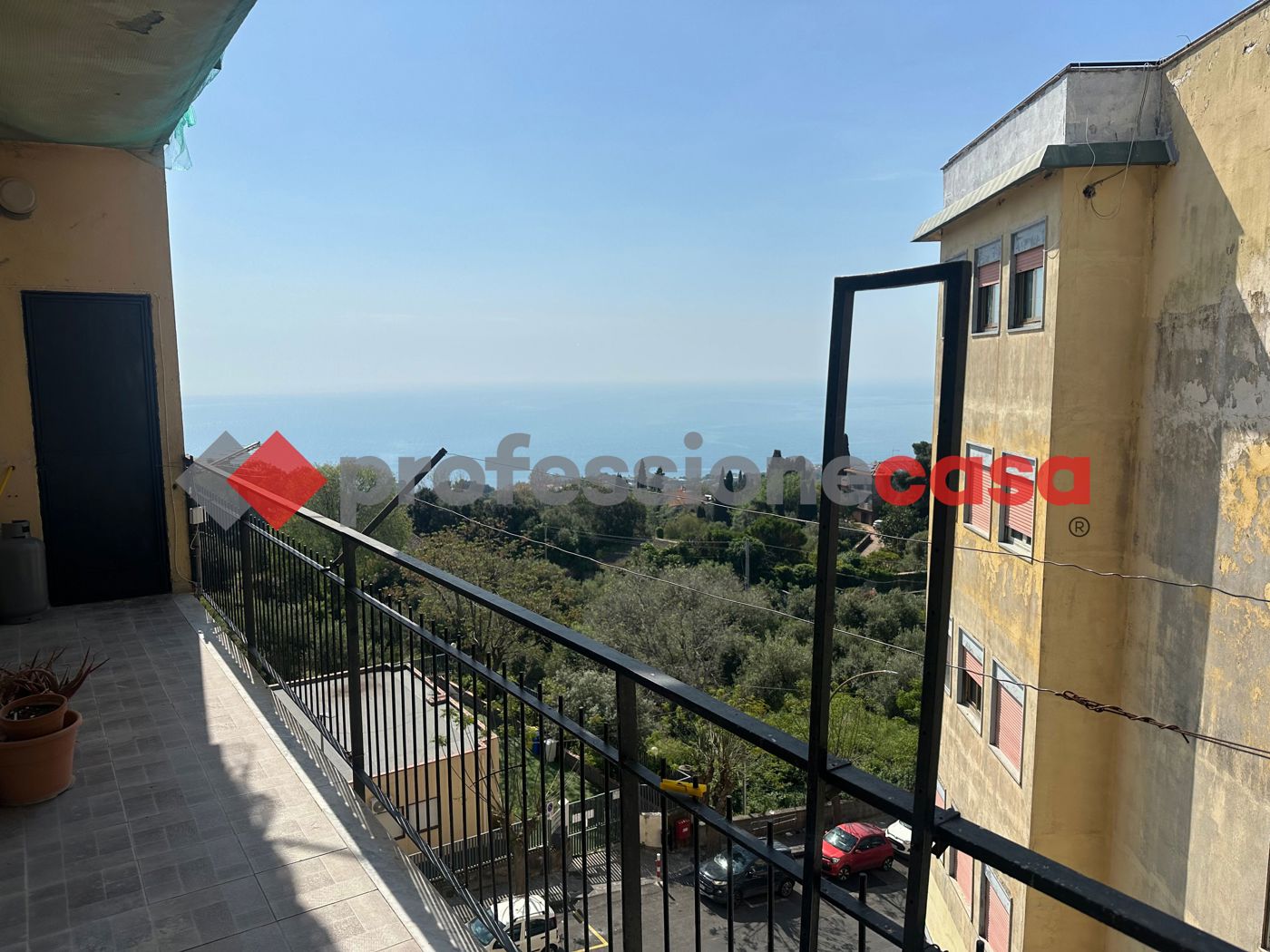 Trilocale arredato in affitto a Aci Castello
