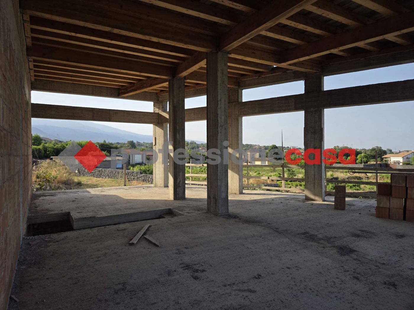 Ufficio con giardino a Aci Sant'Antonio