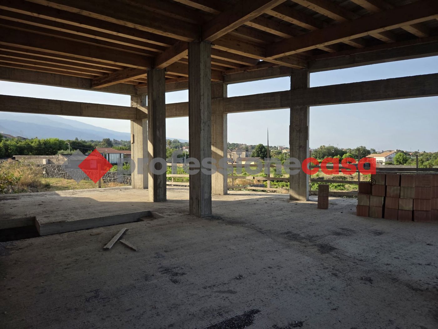 Ufficio con giardino a Aci Sant'Antonio