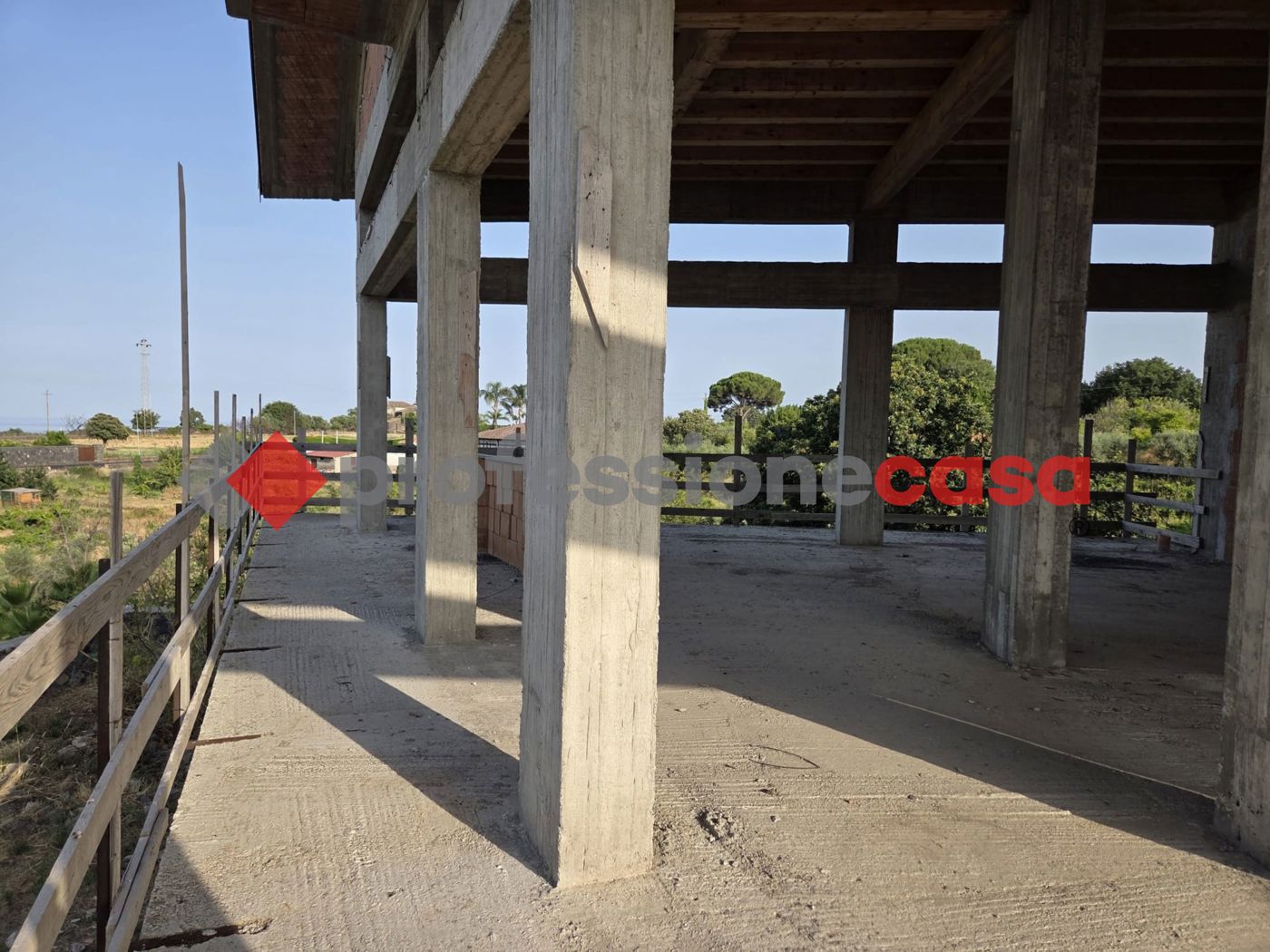 Ufficio con giardino a Aci Sant'Antonio